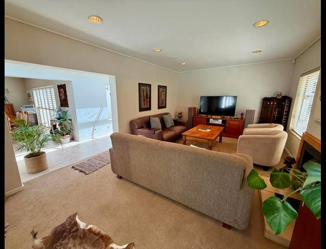 5 BEDROOM HOUSE FOR SALE IN FERNCLIFFE